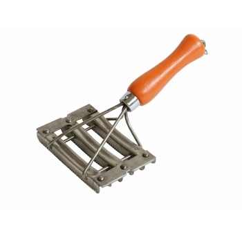 Rasqueadeira Raspadeira de Metal 6 Linhas com Cabo de Madeira Agrozootec