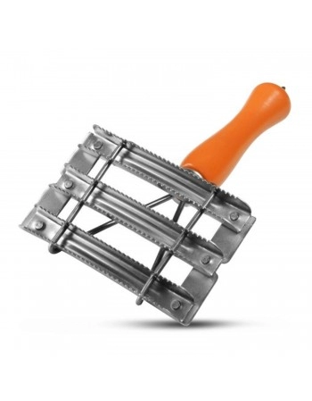 Rasqueadeira Raspadeira de Metal 6 Linhas com Cabo de Madeira Agrozootec