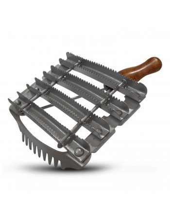 Rasqueadeira Raspadeira de Metal 8 Linhas com Cabo de Madeira Agrozootec